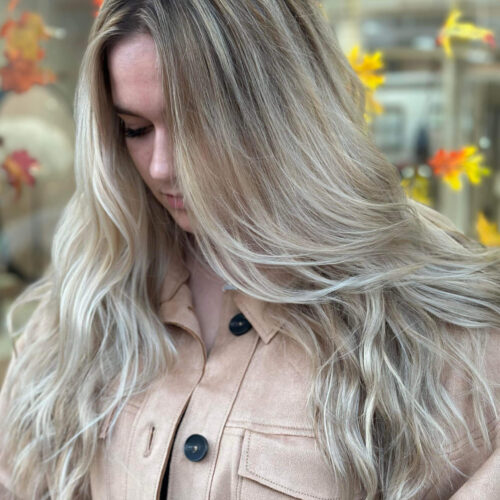 Raileigh did a great job with this blonde foilyage look