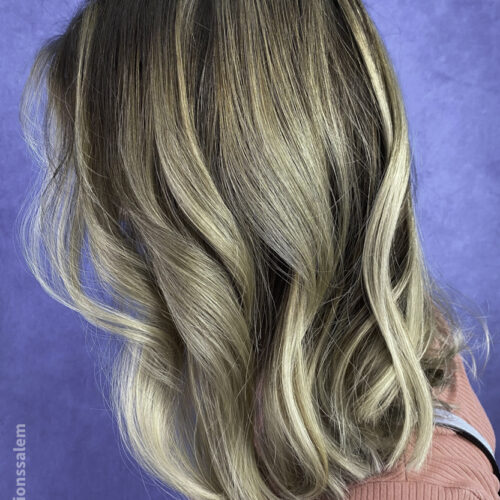calista gave her client a blonde highlight with a medium blonde root, blending it seamlessly