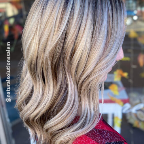 calista gave her client a beautiful lowlight and highlight blend. the pieces of highlight are popping out beautifully, and the deep hues of the lowlight just give it so much dimension